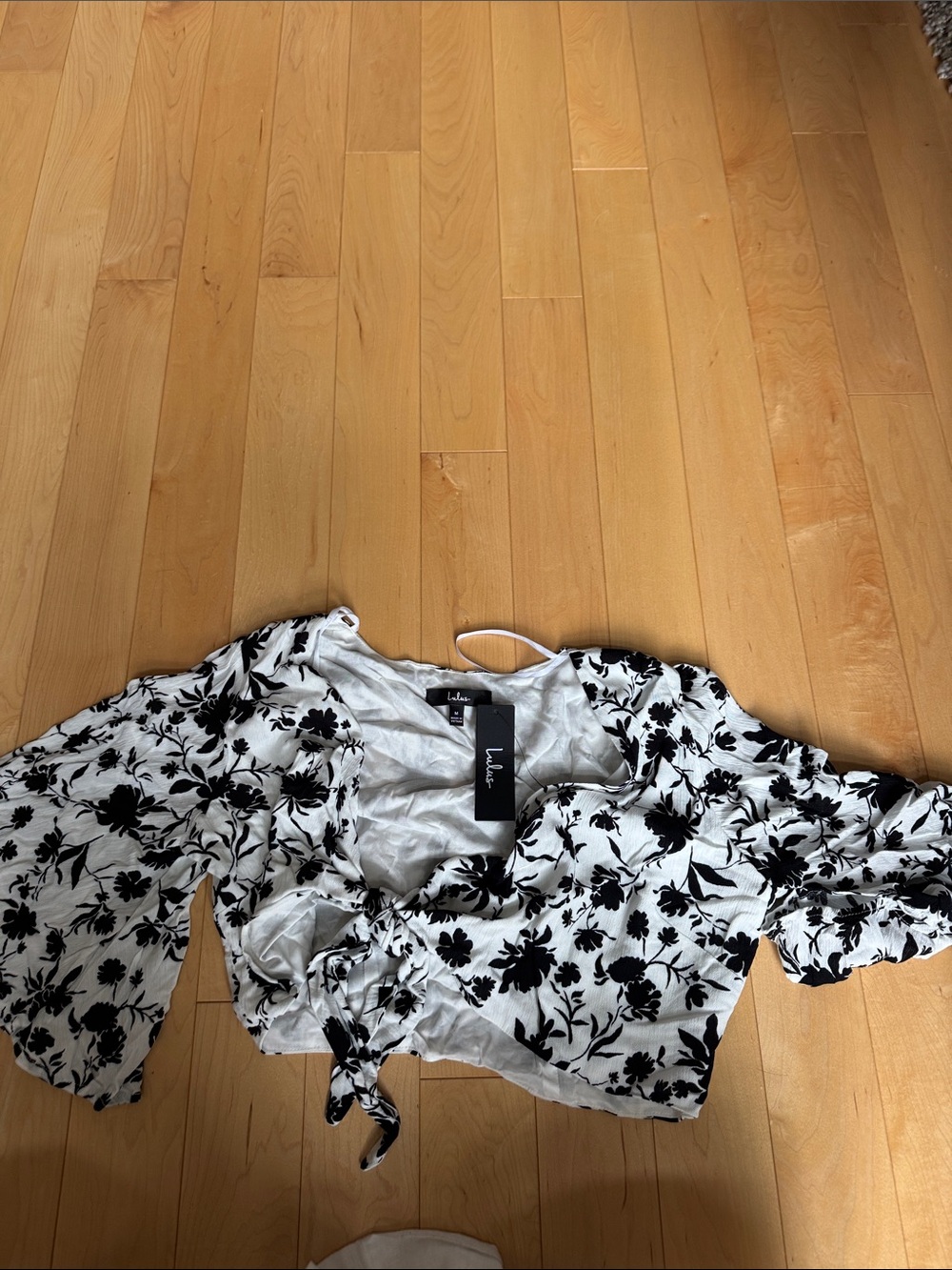 Lulu's Black & White Floral Tie-Front Puff Sleeve Crop Top